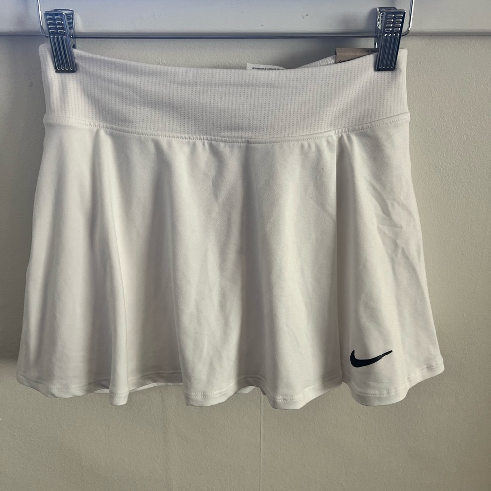 Nike white tennis skirt with built in shorts Size XS BRAND NEW WITH TAGS!